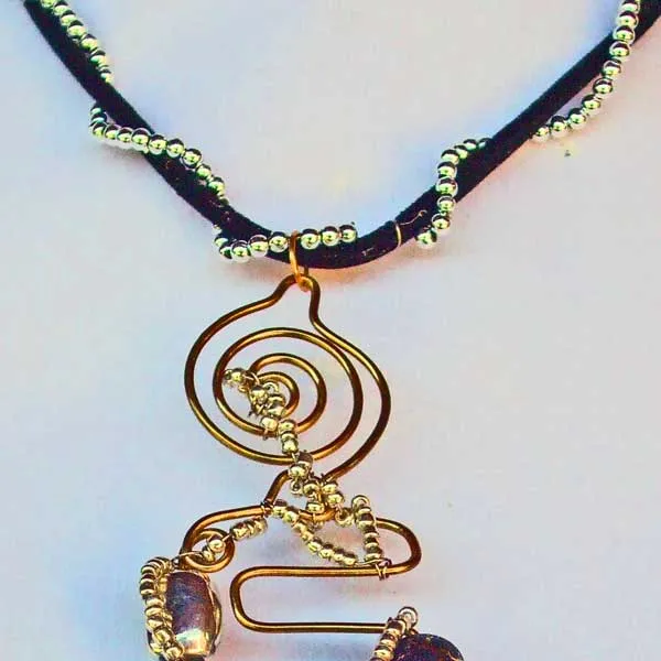 Pakuna Wire & Bead Pendant Necklace