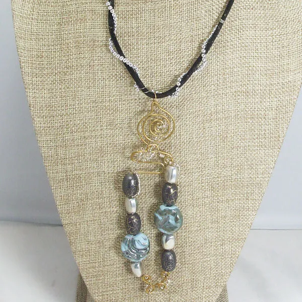 Pakuna Wire & Bead Pendant Necklace